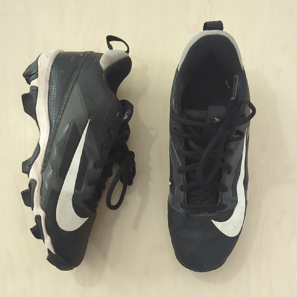 Nike Fastflex Alpha Football Cleats - Sz. Youth 4.5